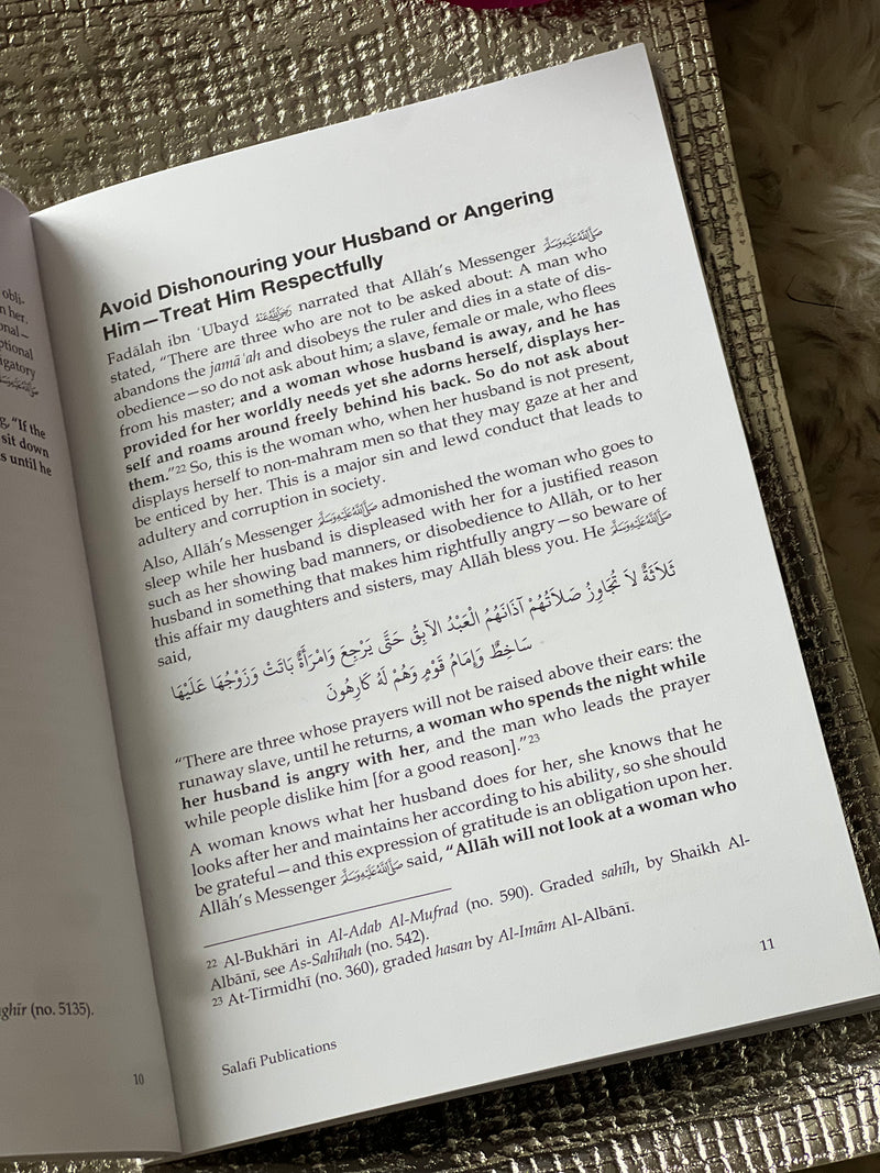 THE CHARACTERISTICS OF A RIGHTEOUS WIFE (IN LIGHT OF THE QUR'AN & SUNNAH) 

BY ABU KHADEEJAH ABDUL WAHID